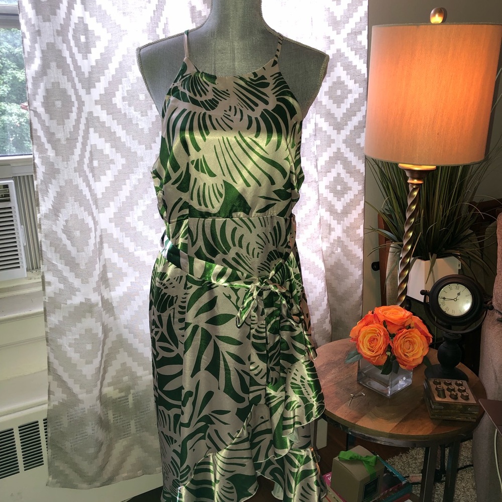 Queen Bee Maternity Dress View 3